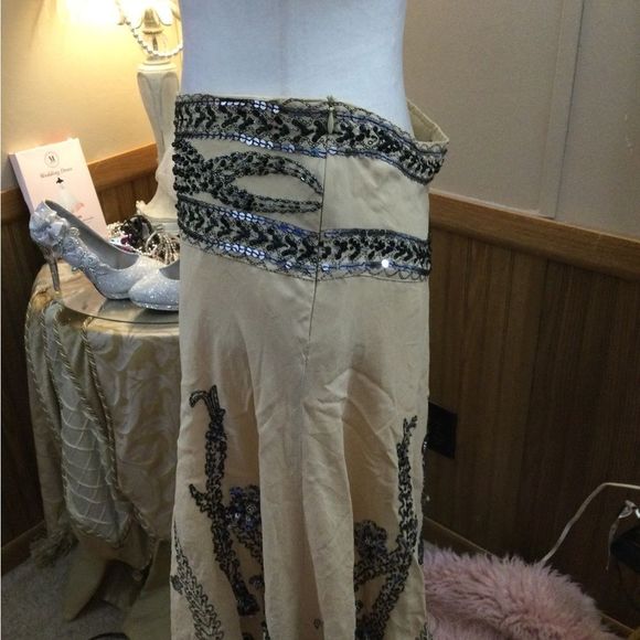 Basil and Maude bling bling black and beige skirt. Size 4 very sparkly - Picture 5 of 5